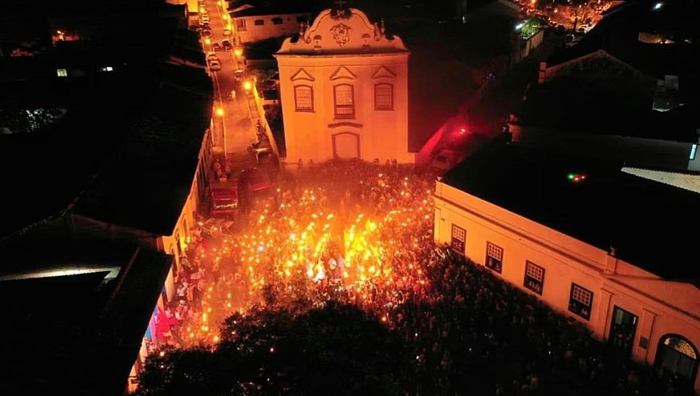 Procissão do Fogaréu ilumina a Semana Santa na Cidade de Goiás Procissão do Fogaréu ilumina a Semana Santa na Cidade de Goiás