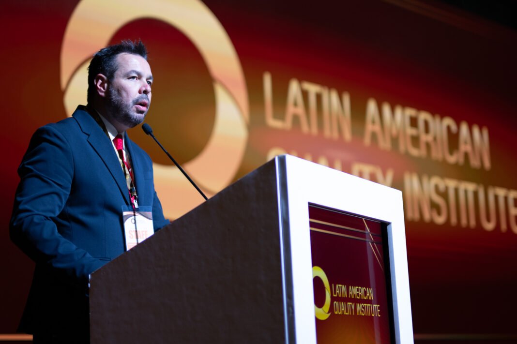 LAQI Impact Summit reúne lideranças e reforça Q-ESG como critério de permanência no mercado Daniel Maximilian Da Costa, fundador e CEO do Latin American Quality Institute