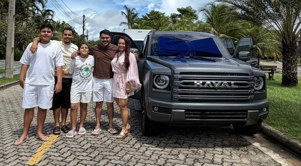 Márcia Fellipe ganha carro de luxo da família em celebração ao Dia das Mães Márcia Fellipe ganha carro de luxo da família em celebração ao Dia das Mães