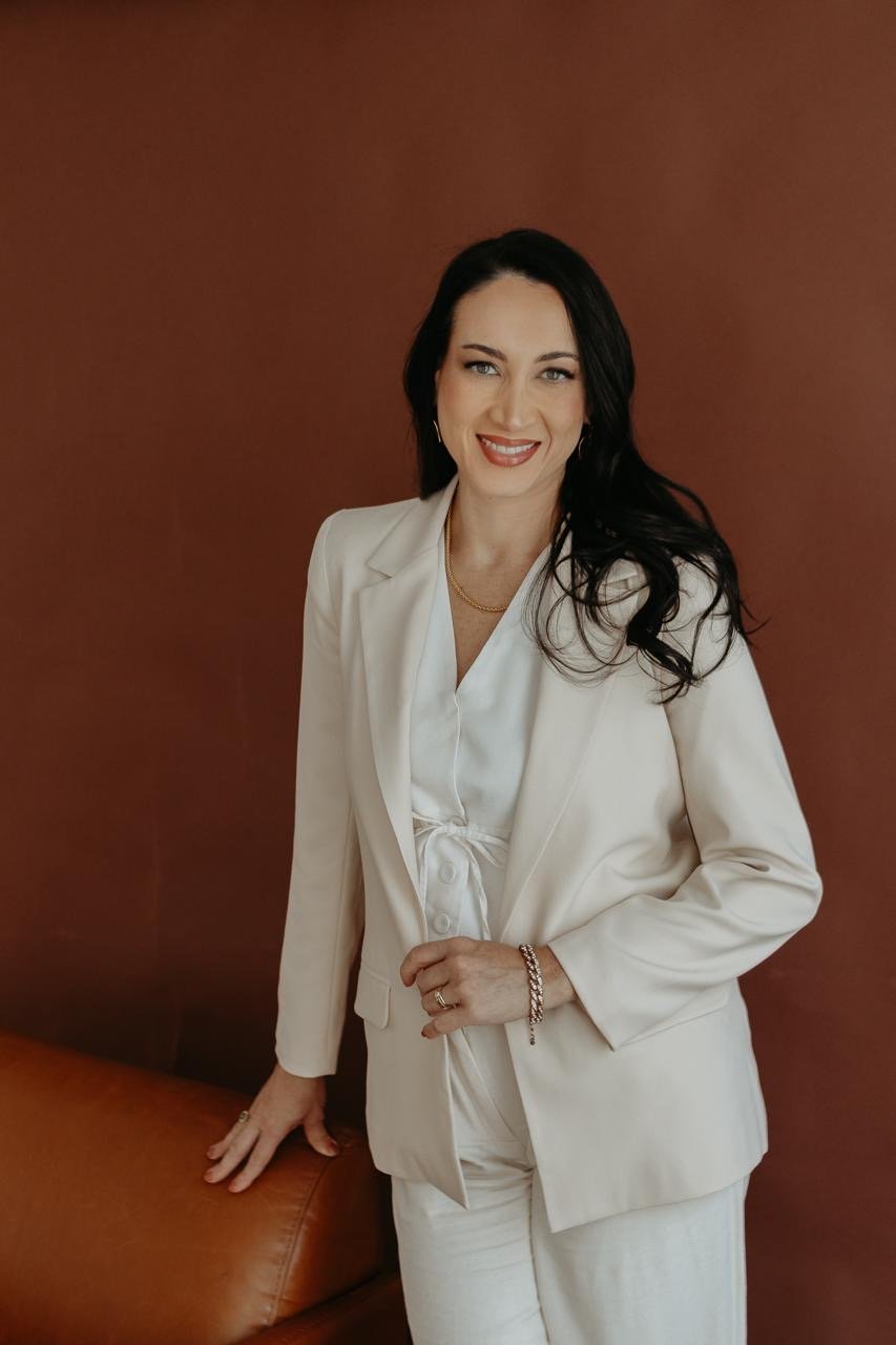 Cirurgia para levantar as mamas sem silicone cresce entre mulheres que buscam naturalidade Cirurgiã plástica Geiza Máximo