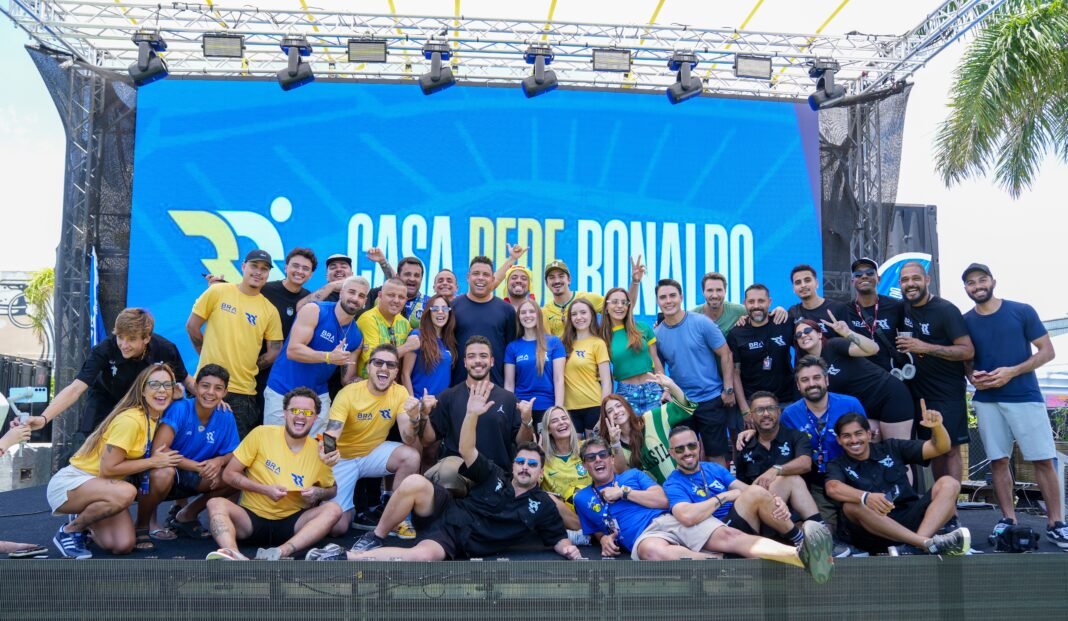 Em Miami, Casa Ronaldo, atrai milhares de pessoas em dias de jogos Casa Ronaldo atrai milhares de pessoas nos dias de jogos da Copa do Mundo.