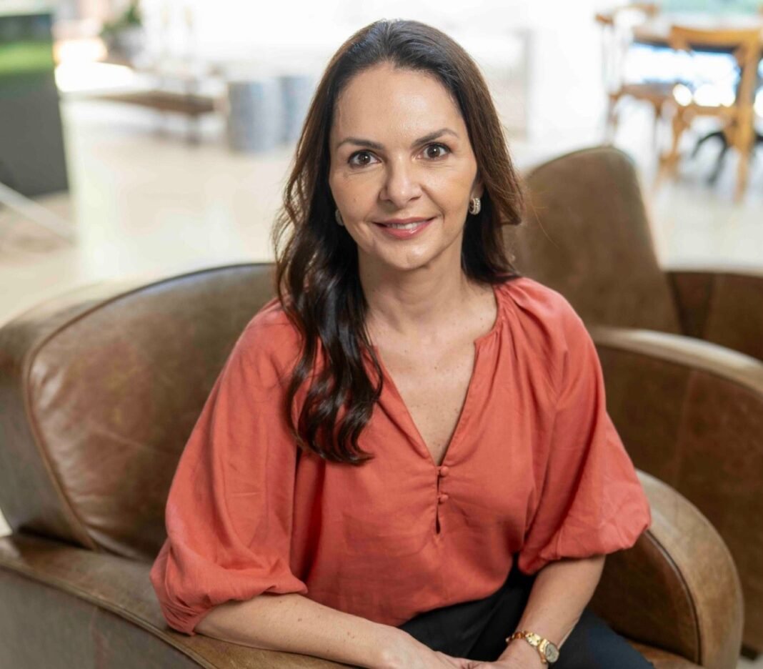 Venda mais: empresária cria método para profissionais de saúde e beleza alavancarem resultados Tatianne Morais Farmacêutica e CEO da Abalô Dermocosméticos