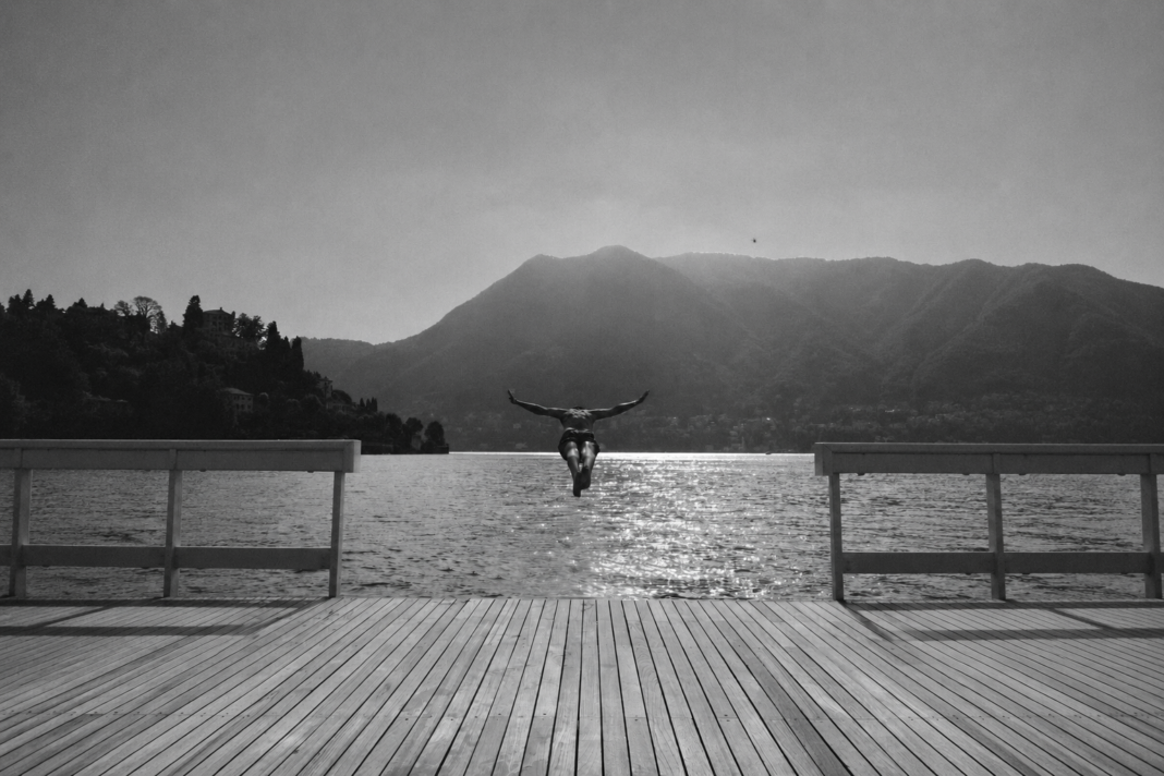 Parece um salto. É pontaria Leo Bentier