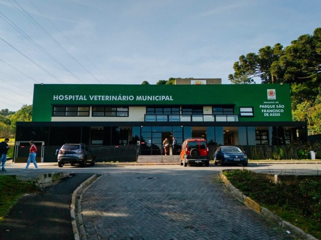 Hospital Veterinário de Curitiba se consolida como referência nacional e se aproxima de 60 mil atendimentos Hospital Veterinário Municipal de Curitiba chega próximo à marca de 60 mil atendimentos.