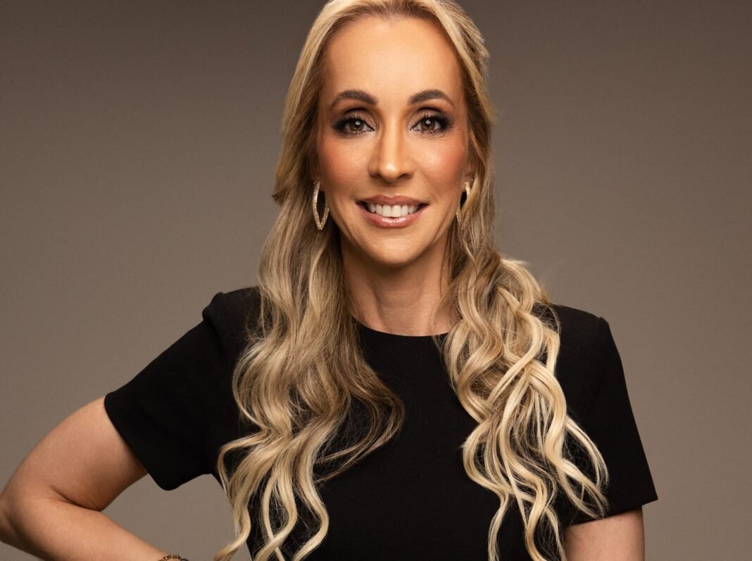 De servidora pública a educadora financeira: conheça o método de Raquel Mendes Raquel Mendes é ex-servidora pública e criou um método de educação financeira a partir de sua própria experiência.