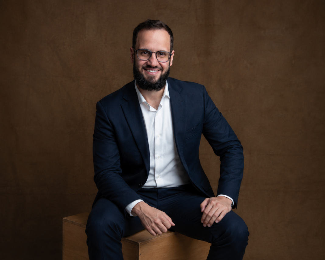 Paulo Brenha lê os vetores que redesenham o varejo brasileiro Paulo Brenha destaca que o cliente transita entre os ambientes físico e digital, e a empresa que sabe ler esse comportamento ganha relevância.