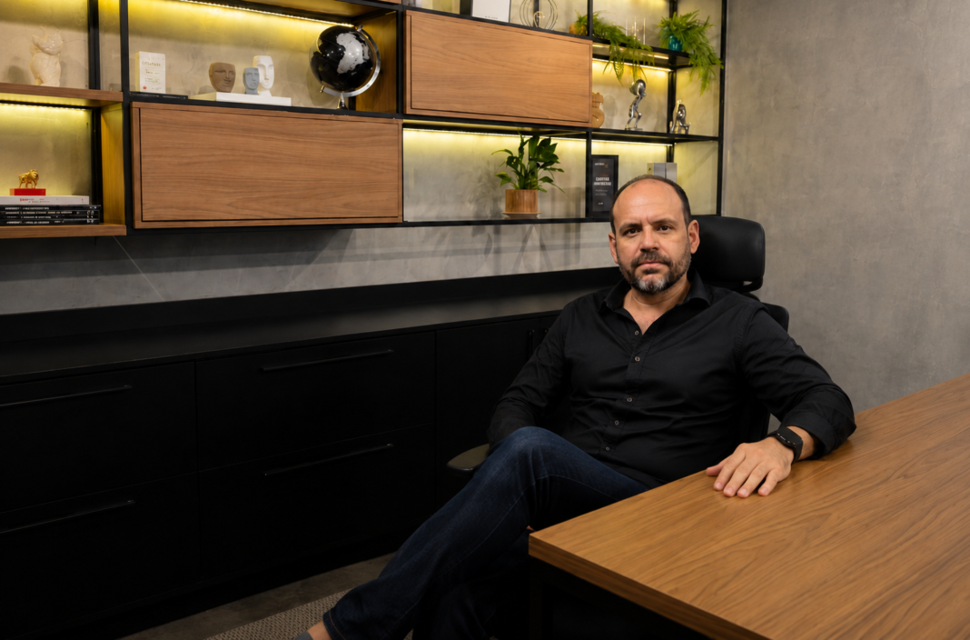 Por que o produtor digital de alto volume está saindo das plataformas de pagamento de massa Hugo Belo, CEO e sócio co-fundador da 4Selet, fintech de plataforma de pagamento para produtor digital no modelo boutique de operação.