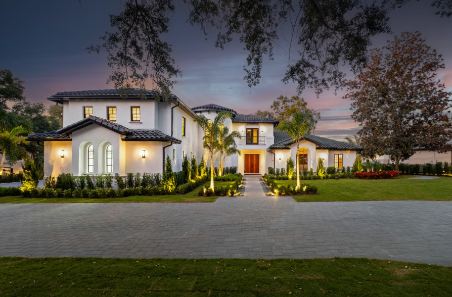 Design como ativo: quanto um projeto bem feito agrega ao valor de revenda de uma vacation home Andria Tagliari afirma que o projeto de design de interiores pode melhorar o investimento em uma vacation home.