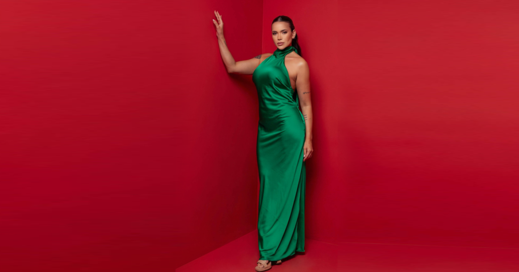 Dra. Janaina Folly: da harmonização às passarelas Dra. Janaina Folly Peçanha consolida seu nome nos universos da comunicação e da moda.