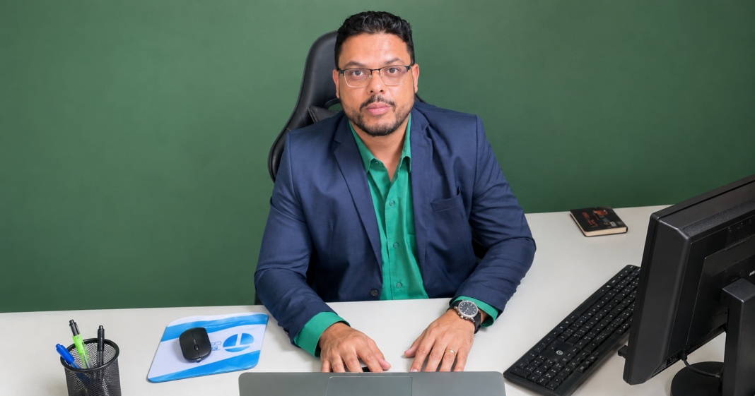 Crédito consignado para servidores públicos municipais: o que saber antes de contratar Fernando Moreira dos Santos alerta sobre a importância de encontrar modalidades de crédito com juros mais baixos, como o consignado.