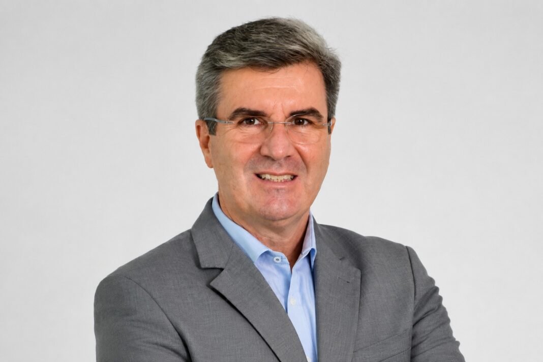 Infraestrutura flexível para a próxima geração dos serviços financeiros Elias Rogério da Silva, Vice-Presidente da Diebold Nixdorf para América Latina