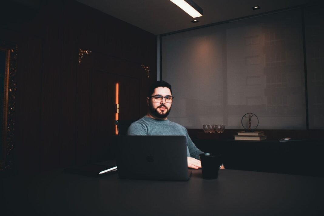 Teto de investimento por margem ganha tração como métrica de governança em mídia paga Dan Freitas, Fundador da Nexus Growth, reforça que scale-ups devem operar o orçamento de mídia paga com base em teto de investimento por margem aceitável.