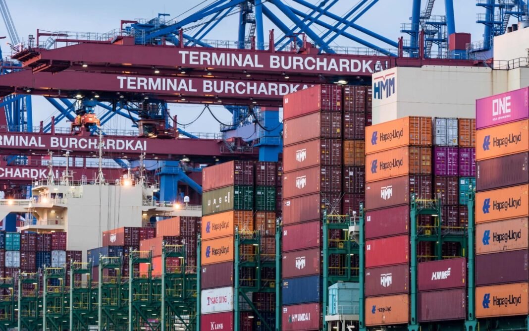 O verdadeiro custo de exportar: as barreiras que travam o Brasil O verdadeiro custo de exportar vai muito além das tarifas, já que há barreiras internas que limitam a competitividade brasileira no comércio exterior.