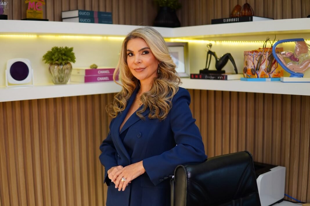 Mulherez ganha escala nacional com rede de franquias voltada ao cuidado feminino Mirelle Ossipi Ruivo, médica e empresária, fundadora da Mulherez, rede de franquias especializada em saúde e cuidados femininos
