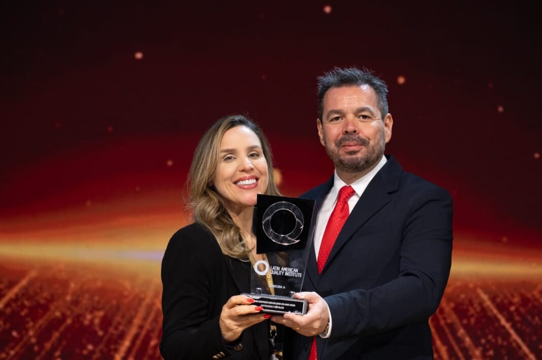 LAQI une reconhecimento, certificação Q-ESG e compromisso público Latin American Quality Institute