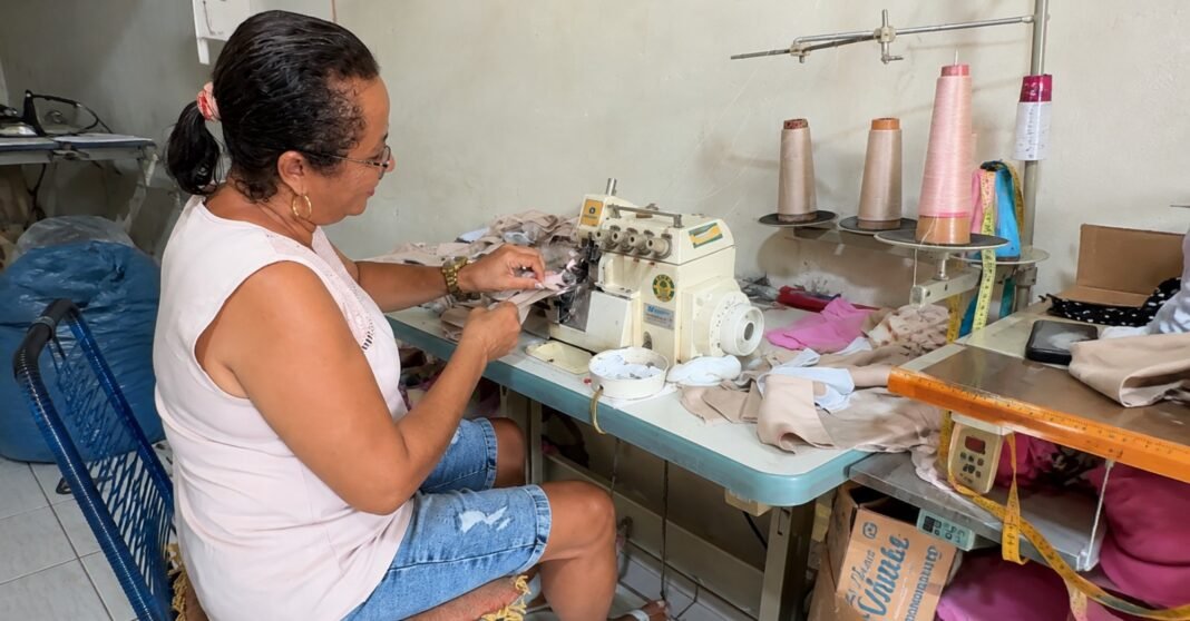 Contemplada com R$ 100 mil pelo Pix do Milhão, Luciana montou um plano para ficar do outro lado do aluguel: o lado de quem recebe Luciana de Oliveira Vieira, de São Gonçalo (RJ), contemplada com R$ 100 mil na edição de julho do Pix do Milhão: o prêmio virou plano de imóvel e renda para a família.