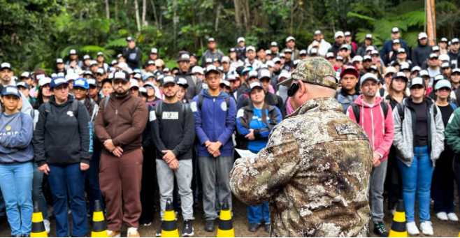Antes do uniforme, a selva: o dia em que futuros comissários aprendem a sobreviver CEAB oferece treinamento com práticas de sobrevivência em selva.
